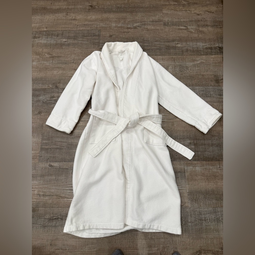 Spa robe:  Heritage white belted spa robe and spa scrubber